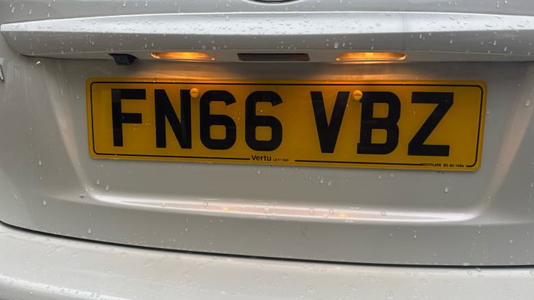 Toyota Yaris 1.33 VVT-i Design 5dr Petrol Hatchback